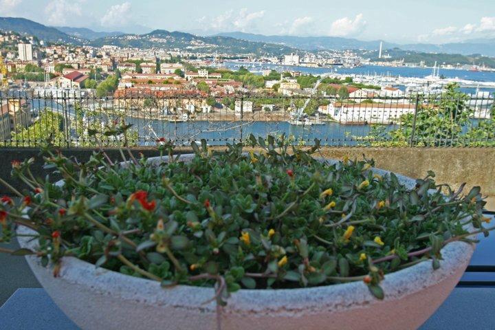 La Finestra Sul Golfo Affittacamere لا سبيتسْيا المظهر الخارجي الصورة